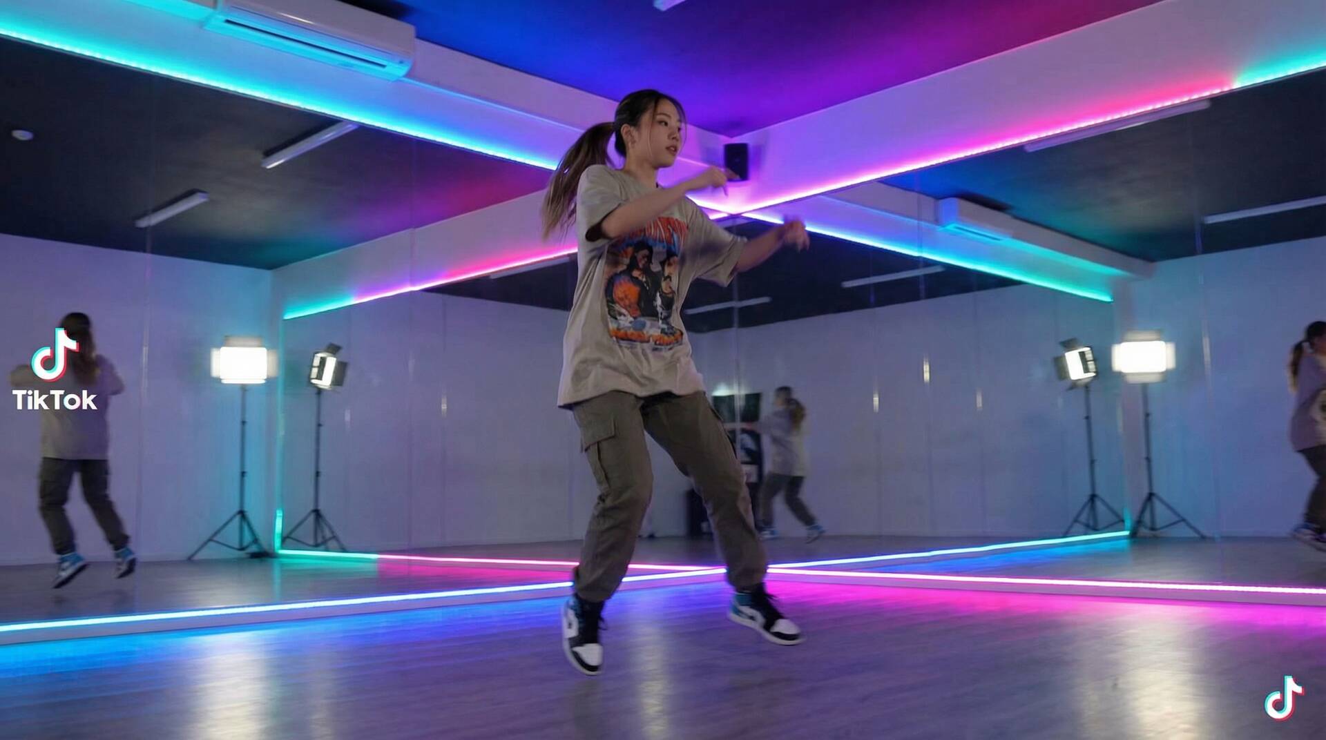 香蕉社区美少女写真视频